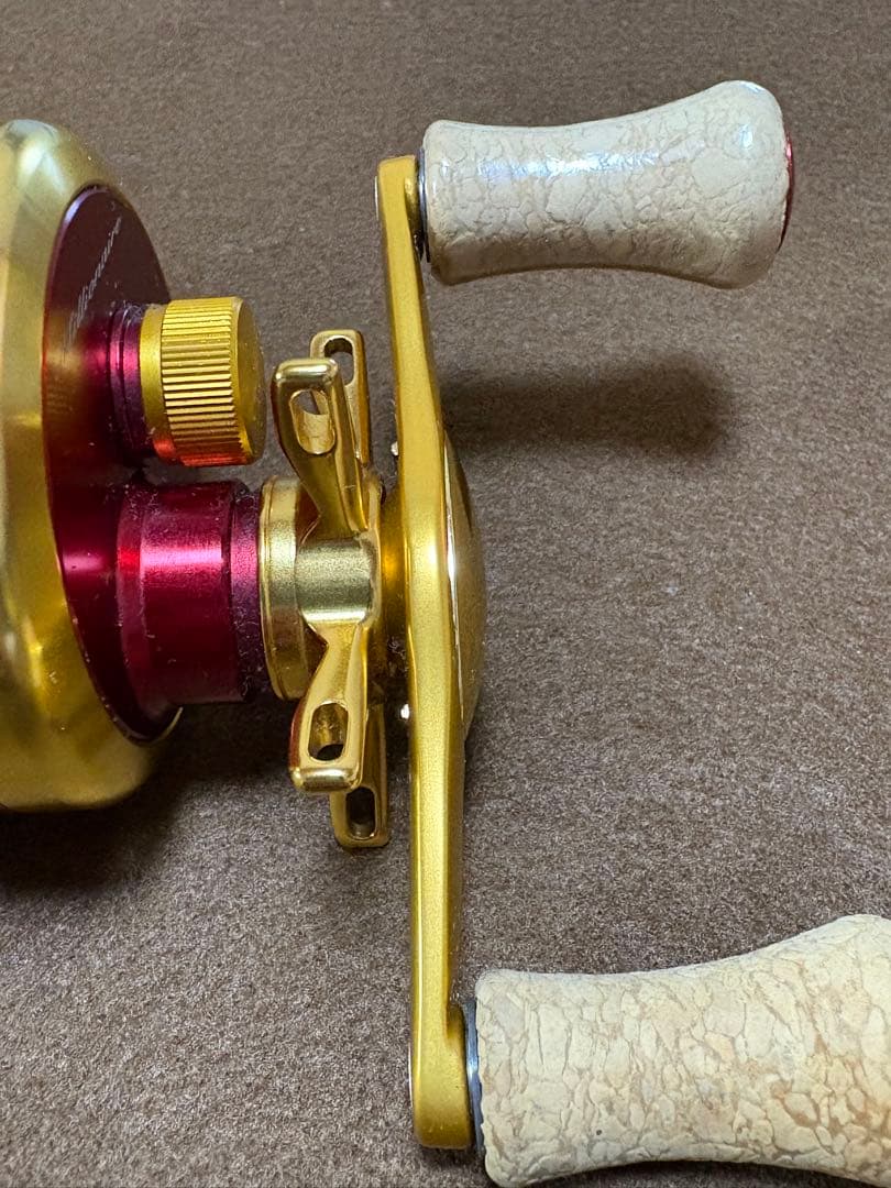 Daiwa I'ZE FACTORY ベイトリール レッド/ゴールド　JAPAN