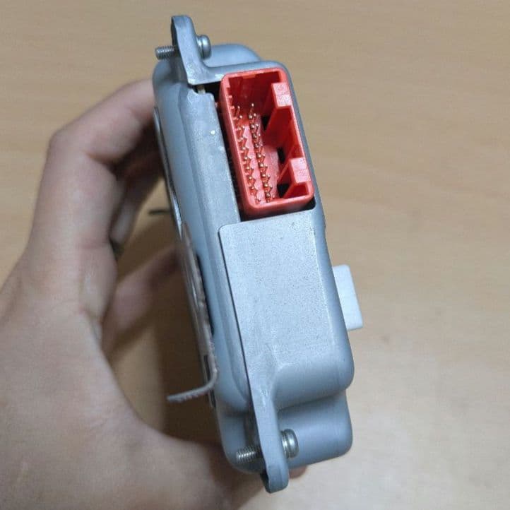 89892-52011 アクア ボルテージセンサー 動作確認済㉓