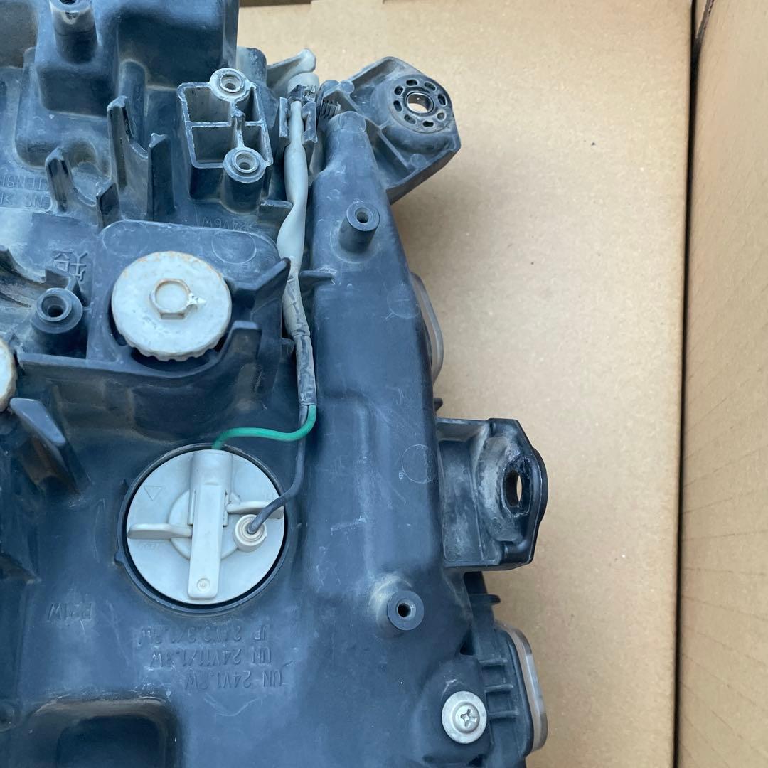 日野中型車左Frヘッドライト