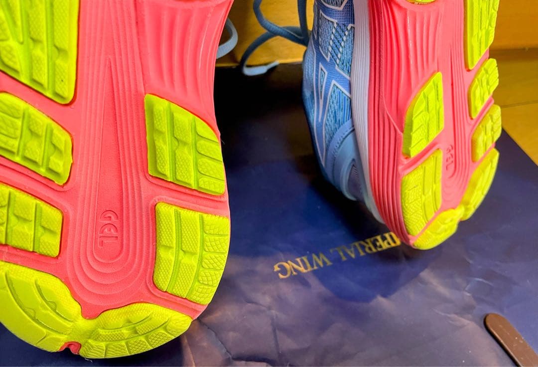 A美品アシックス レディース 陸上 ランニングシューズ 23