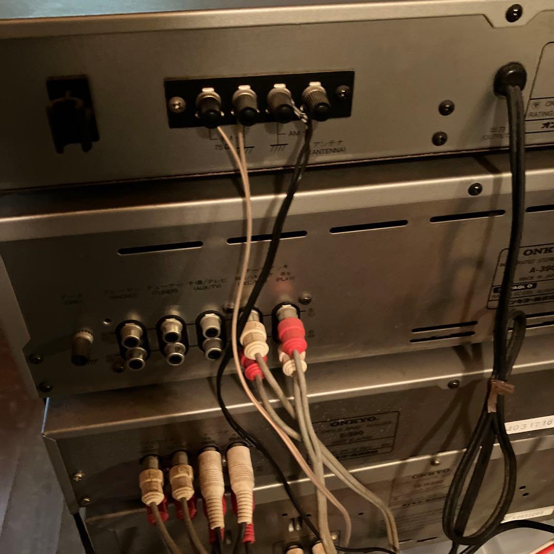 オンキョー　AMFMチューナー　アンプ　イコライザー　カセットテープ