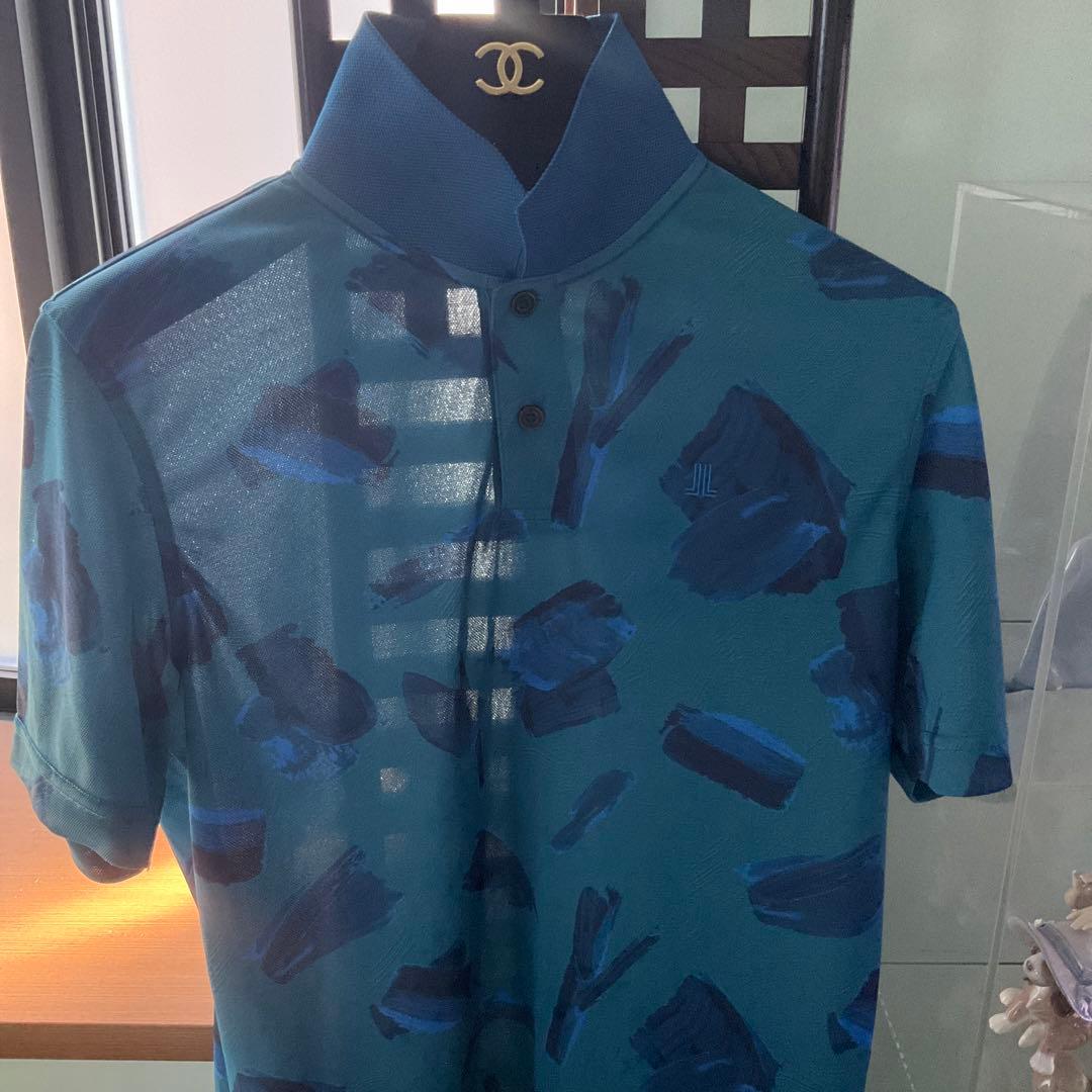 LANVIN の本当にモダンでお洒落なTシャツです。