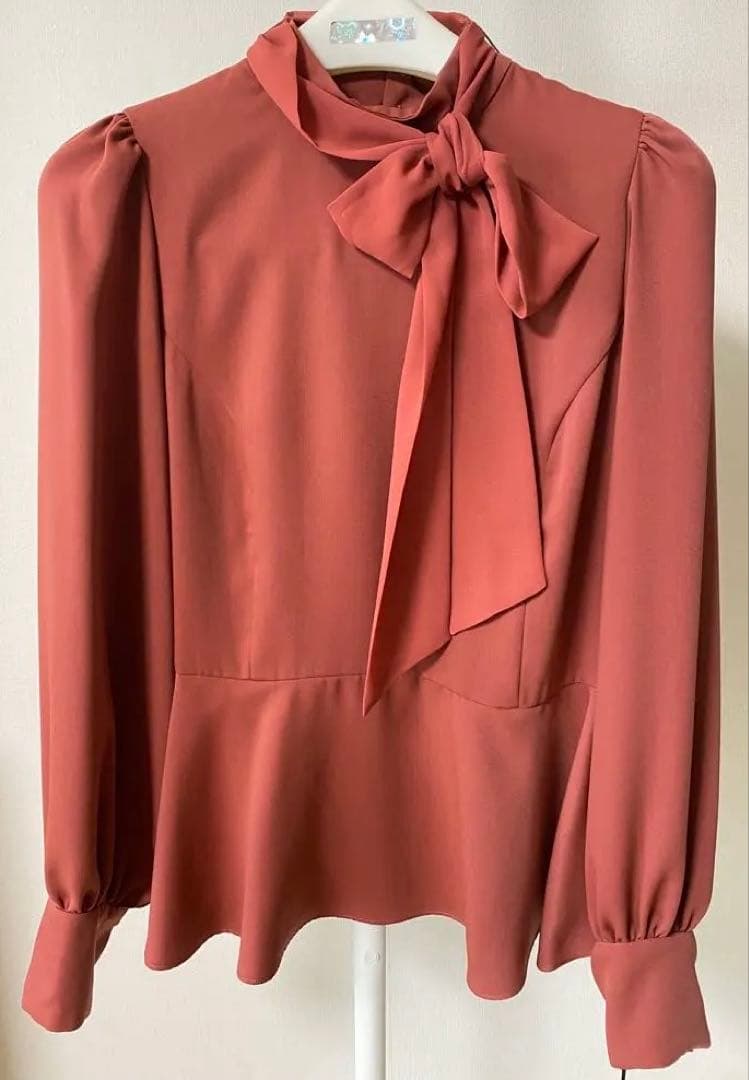 最終お値下げ【新品未使用】グレースコンチネンタル　ゴールドボタン長袖ブラウス