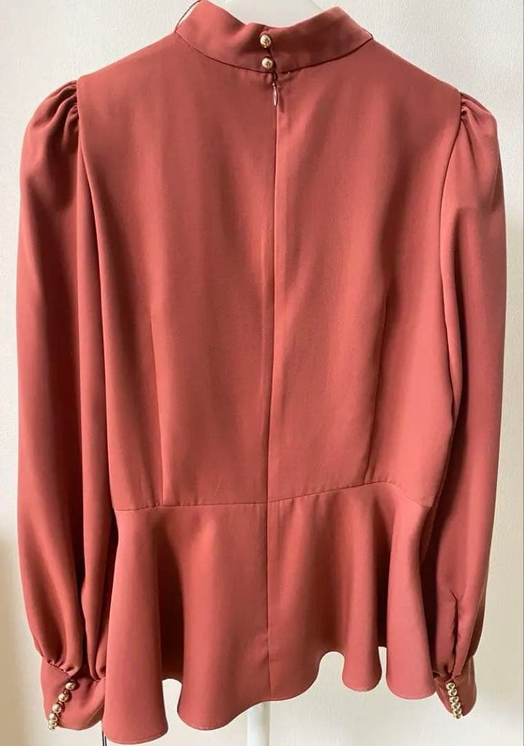 最終お値下げ【新品未使用】グレースコンチネンタル　ゴールドボタン長袖ブラウス