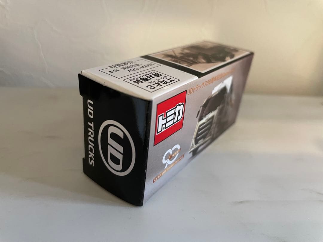 トミカ UDトラックス90周年記念ミニカー　パーフェクトクオン非売品