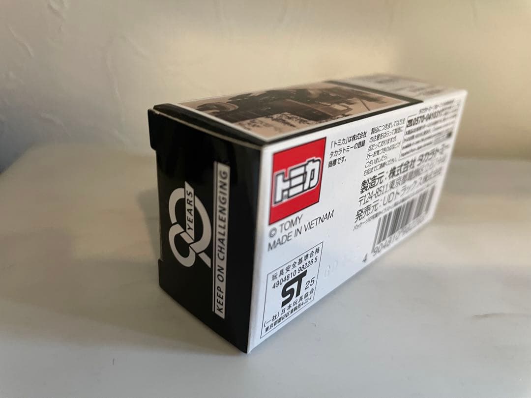 トミカ UDトラックス90周年記念ミニカー　パーフェクトクオン非売品