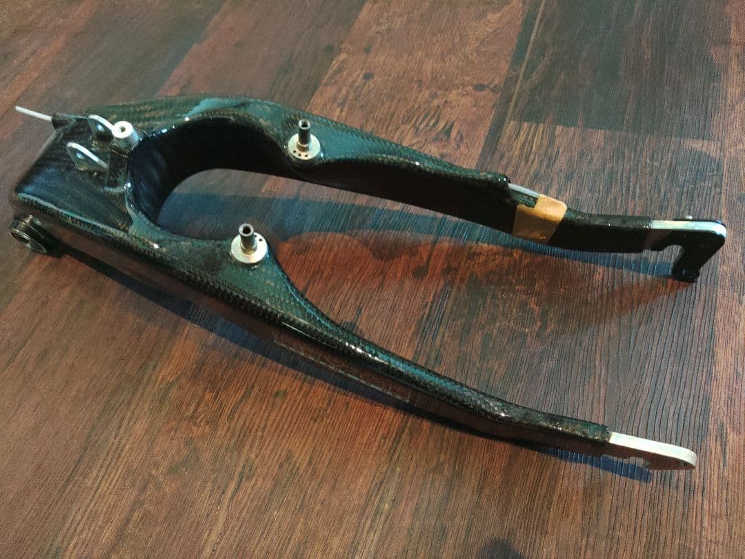 スーパーV オーナーの方へ!! 〓新品未使用〓 カーボンリアスイングアーム