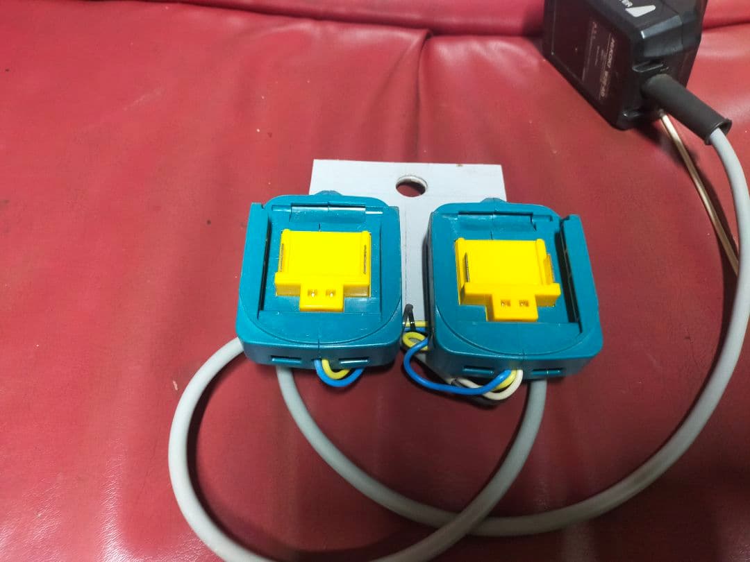 HIKOKIマルチボルト用マキタ18vバッテリーx2アダプター　ケーブル式