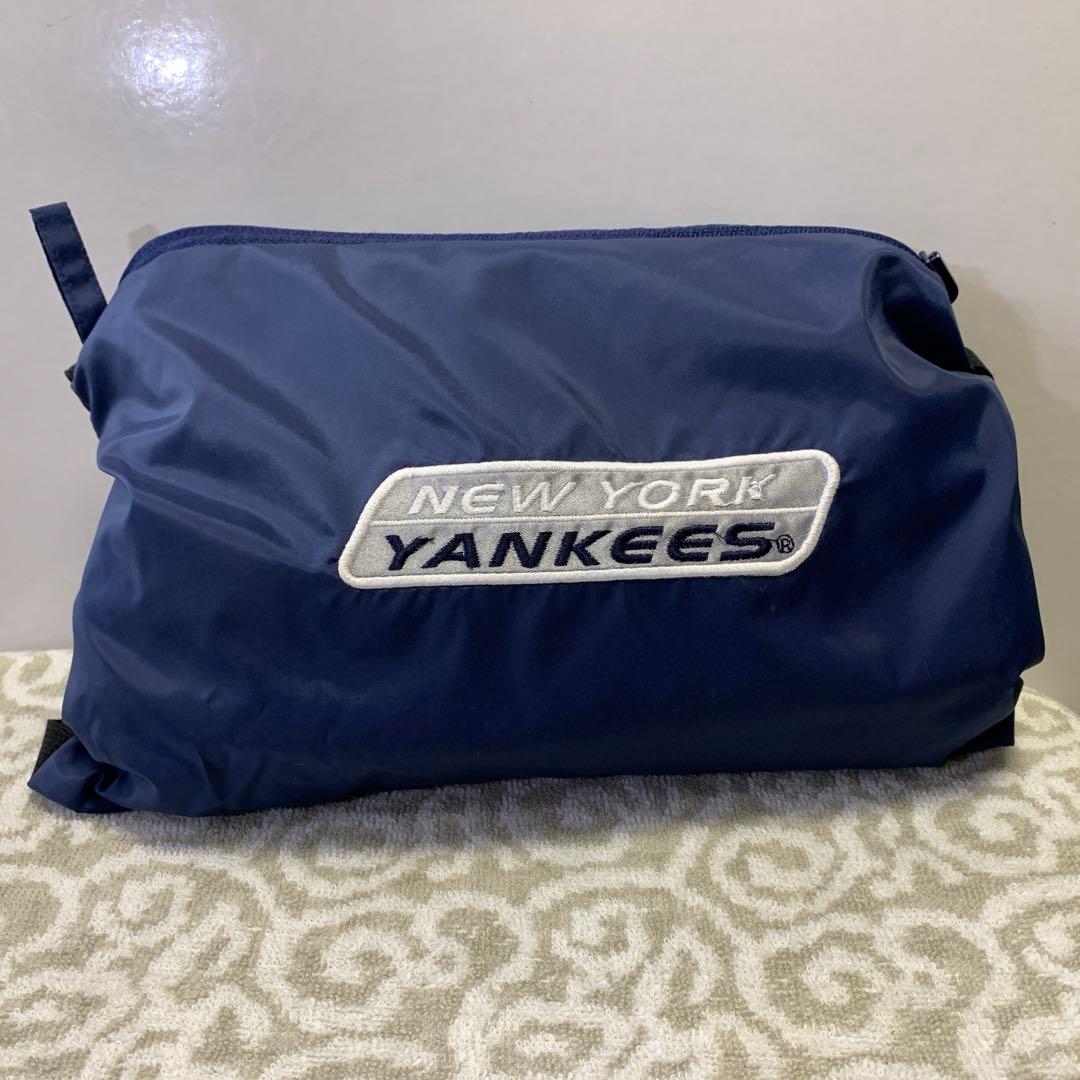 【値下げ】　希少　ヤンキース折りたたみ ウインドブレーカー