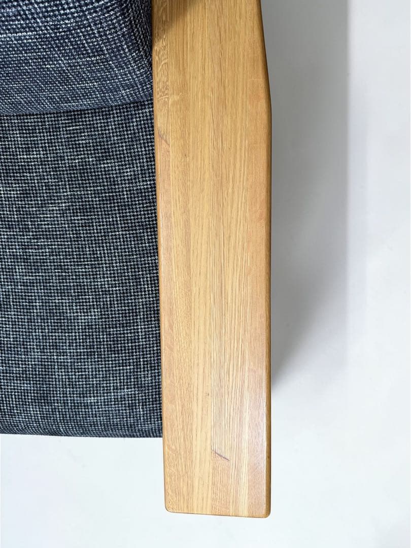 天然木フレームのツイード調ファブリック 2人掛けソファ