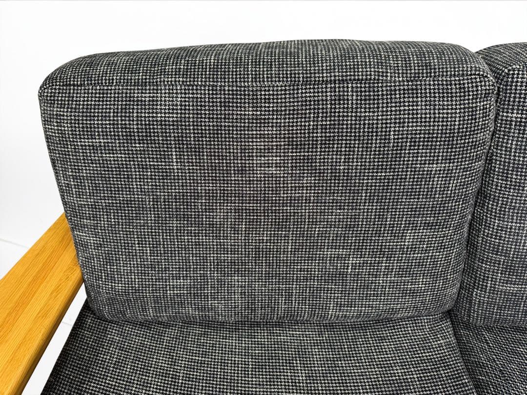 天然木フレームのツイード調ファブリック 2人掛けソファ