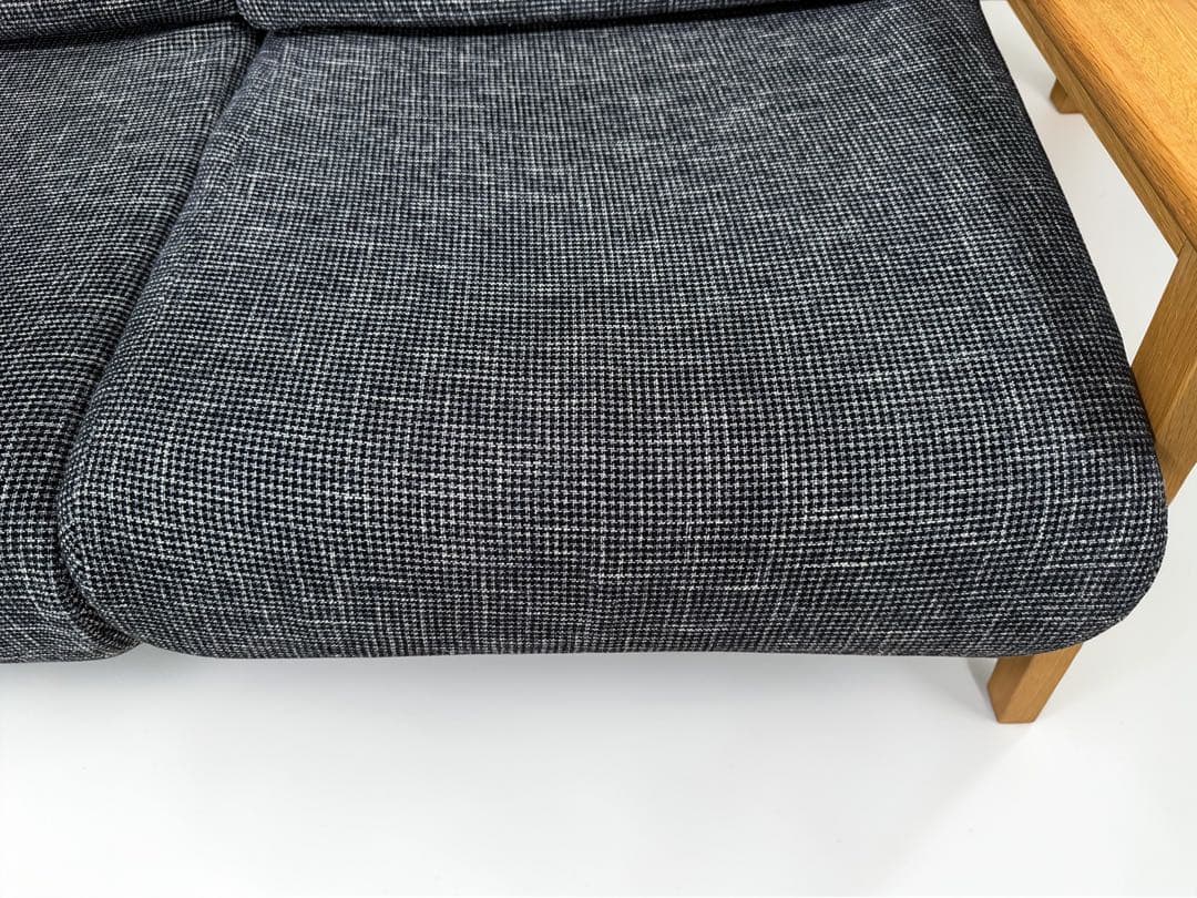 天然木フレームのツイード調ファブリック 2人掛けソファ