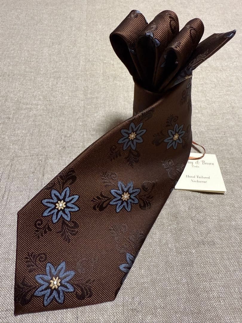 【新品】Holliday & Brown／ジャガード／花柄／フローラル／ブラウン