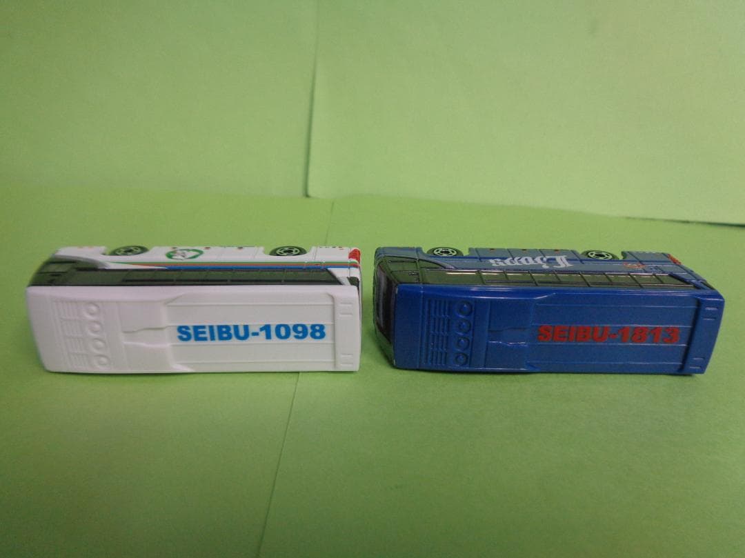 トミカ　西武バス　ライオンズカラー　レジェンドブルー　２台　いすゞガーラ