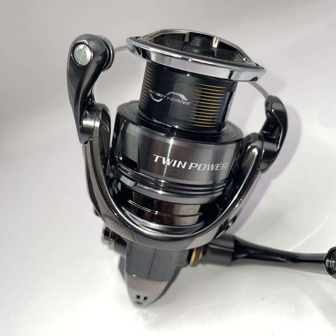【未使用】シマノ 24 TWIN POWER C3000XG スピニングリール