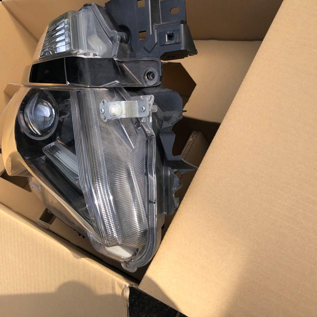 日産純正 E52 エルグランド　後期　ヘッドライト　右側