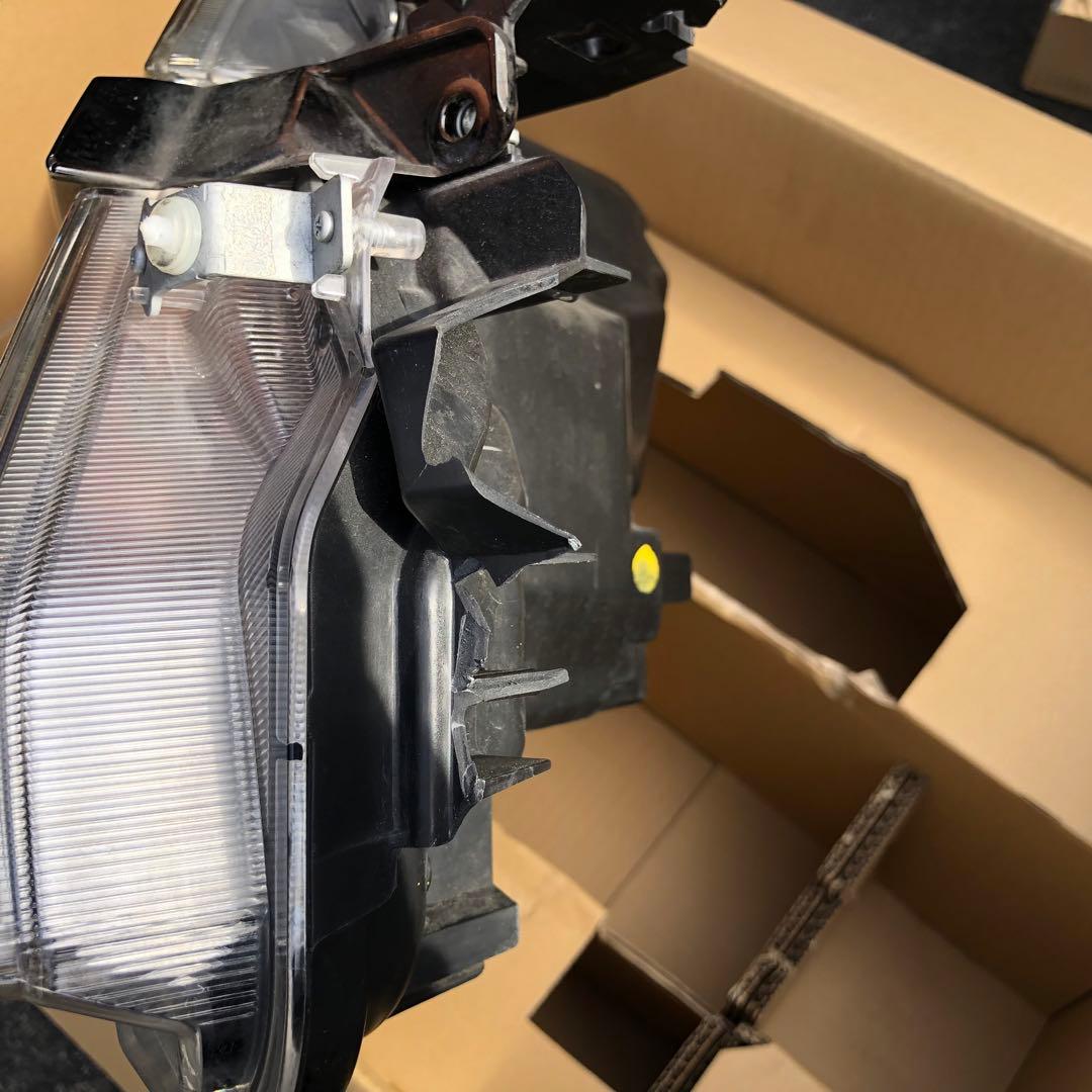 日産純正 E52 エルグランド　後期　ヘッドライト　右側