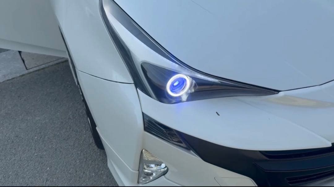 プリウス 50 ヘッドライト LED
