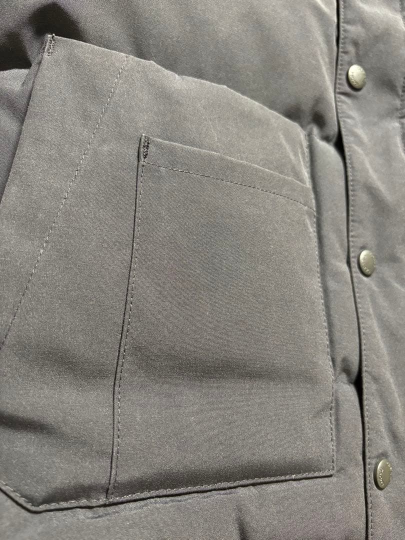 美品　カナダグース　ダウンベスト Dネイビー