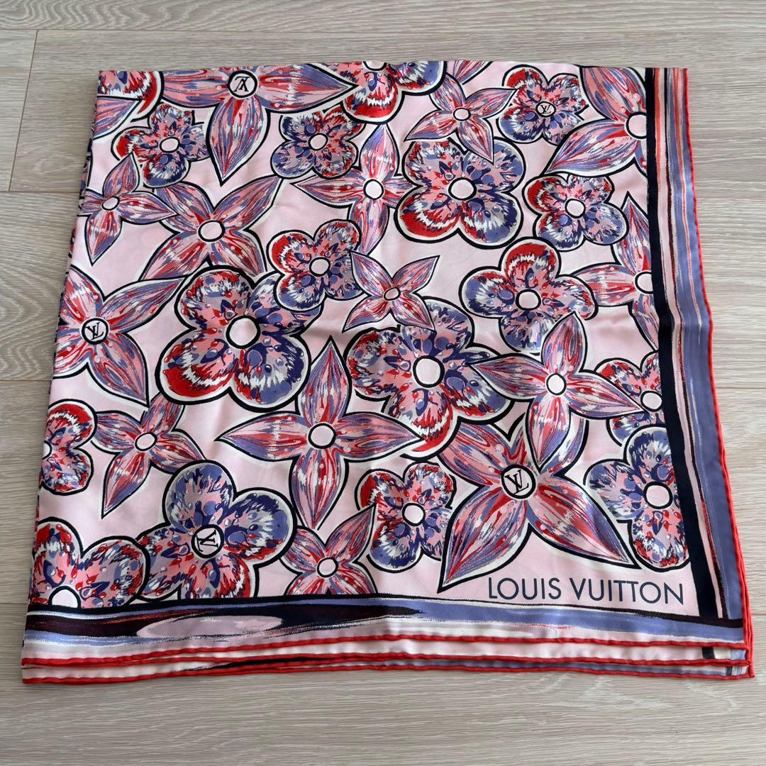 ルイ・ヴィトン 花柄スカーフ 約90cm x 90cm