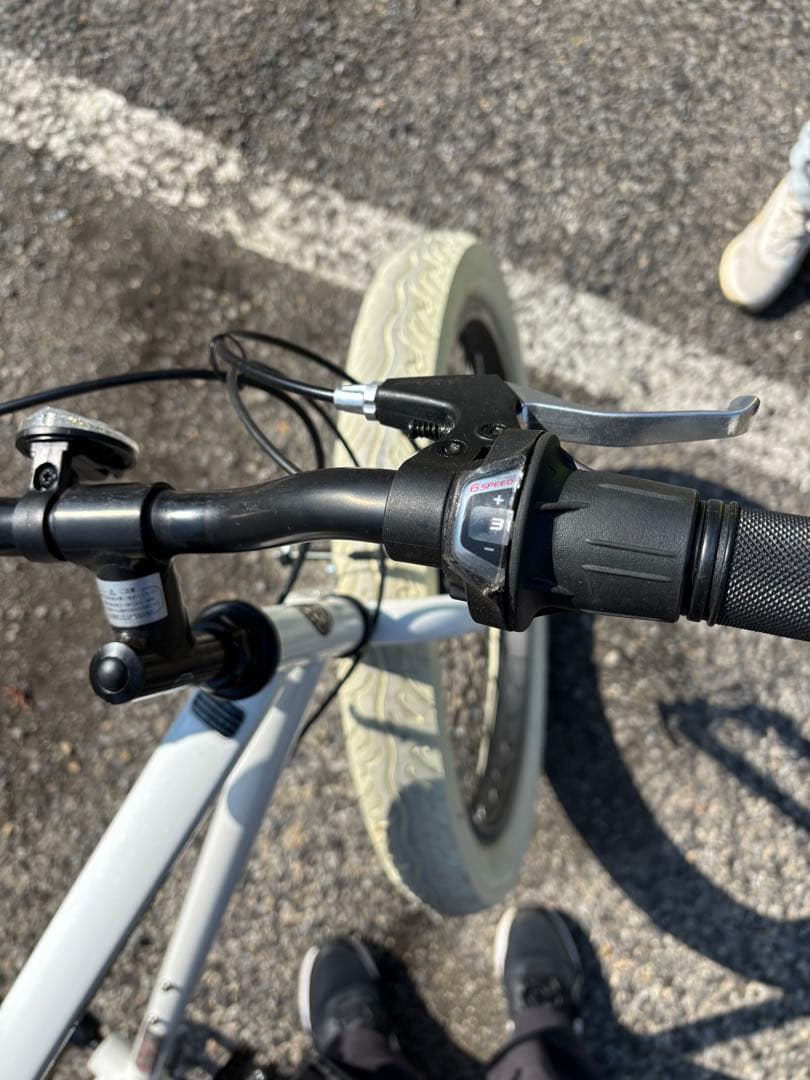 ★バンバリ　ファットバイク ホワイト