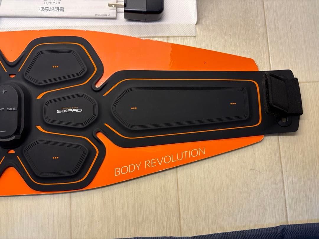 【お盆限定セール】【美品】アブズベルト 新品パッド付　SIXPAD