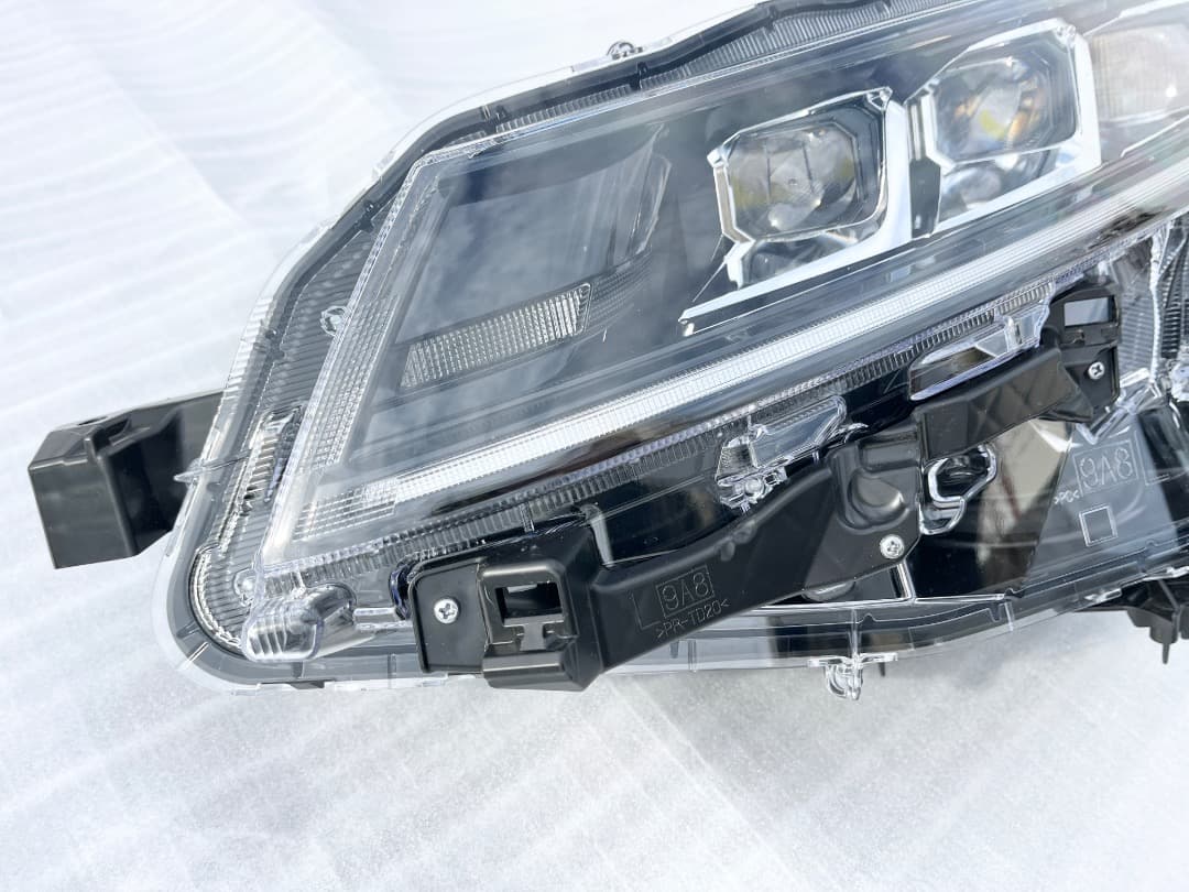 【FX500】トヨタ　ノア　純正　ZWR90W　ヘッドライト　左