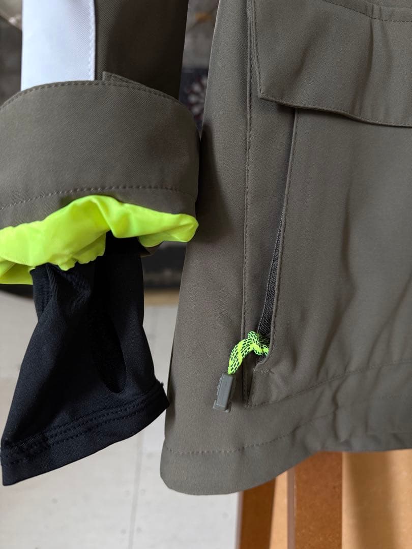 【新品】DC ディーシー　スノーウェア　ウェア　レディースウェア　Sサイズ