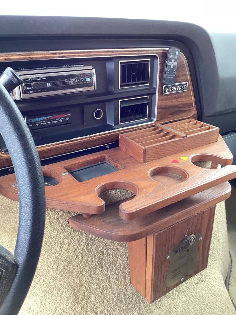 キャンピングカー　　モーターホーム　倉庫　事務所