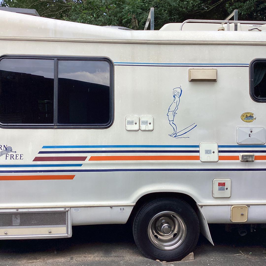 キャンピングカー　　モーターホーム　倉庫　事務所