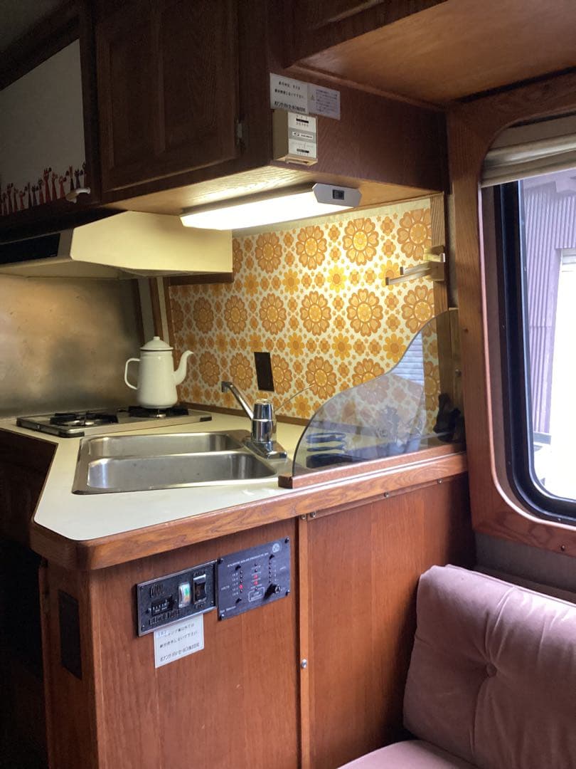 キャンピングカー　　モーターホーム　倉庫　事務所