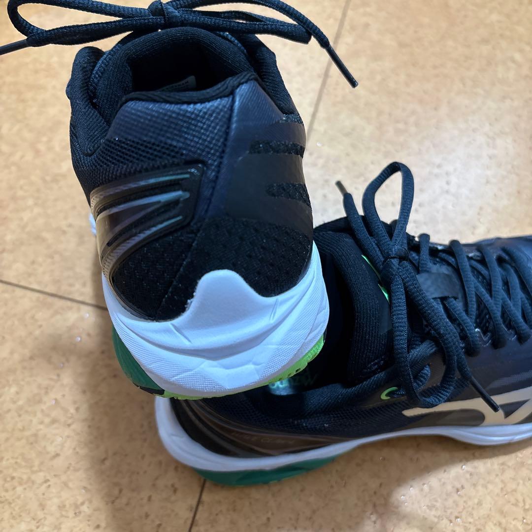 新品同様　ミズノ ウェーブクロー4ワイド 4E 26.0cm