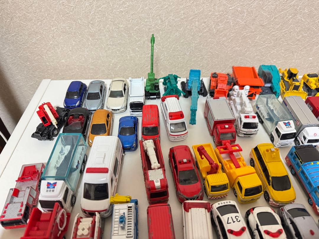 トミカ　セット販売　84台＋トミカ以外のミニカーなど50台まとめ売り