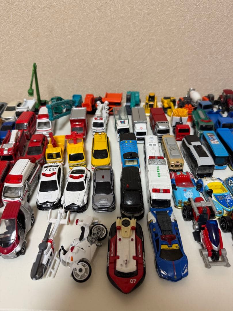 トミカ　セット販売　84台＋トミカ以外のミニカーなど50台まとめ売り