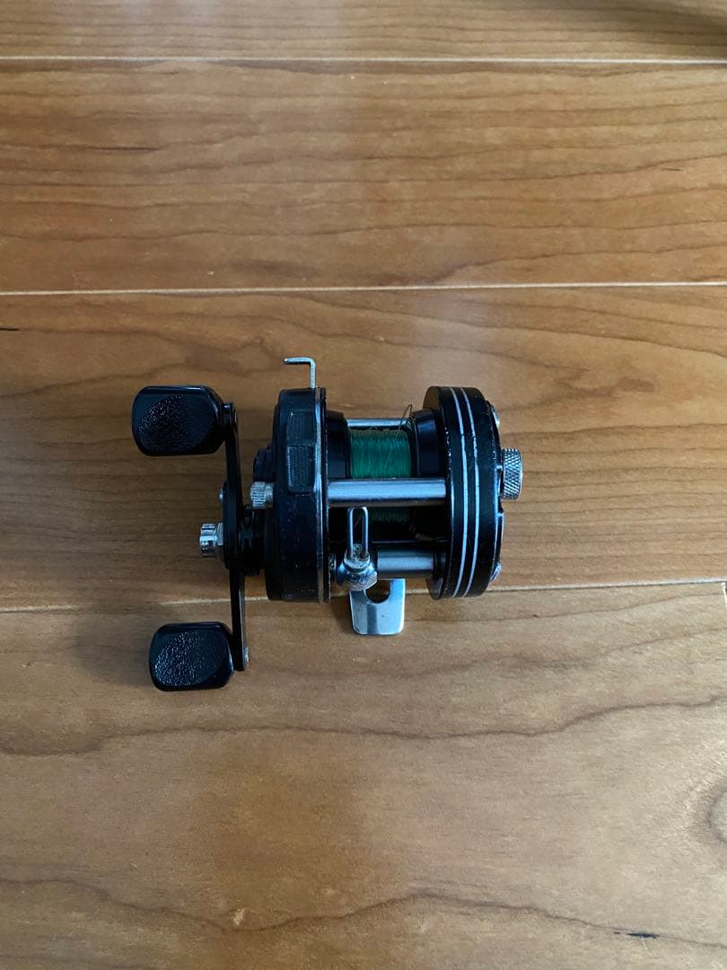 【釣道具】【ダイワ】リール　 ミリオネアGS-1000C