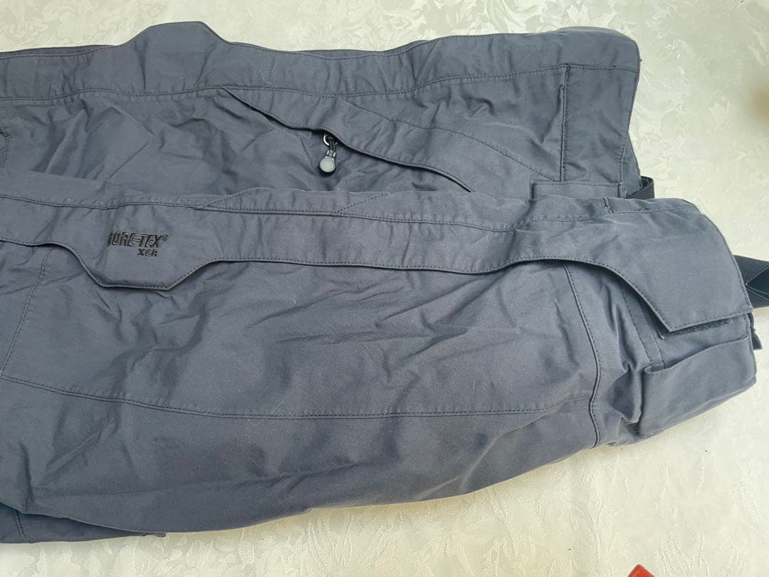 Patagonia パタゴニアブ　スキーウェア スノボーパンツ　メンズＭ