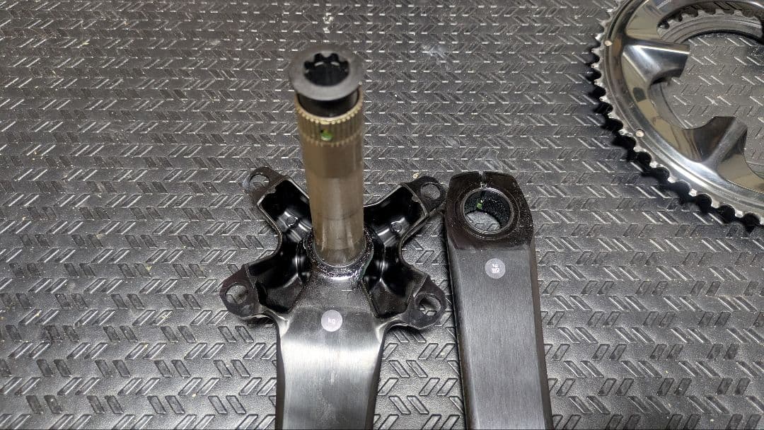 Shimano 105 クランクセット ブラック FC-R7100