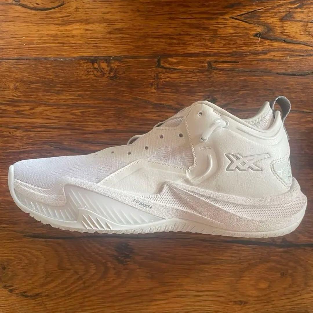 ネット売り切れ　ASICS NOVA SURGE2 LOW ノヴァサージ