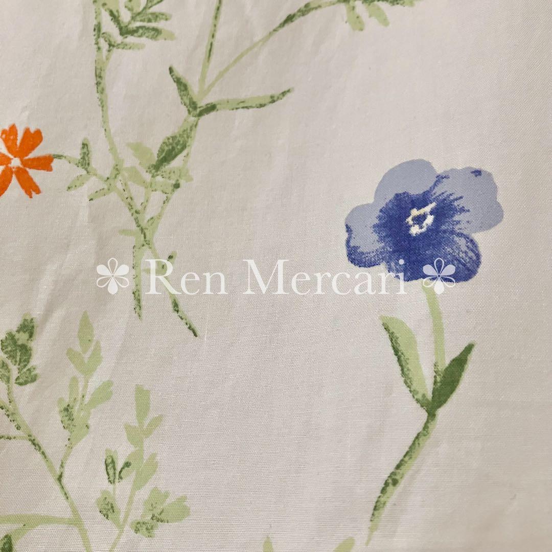 ＊Laura Ashley ホワイトベース ベルト有 お花柄のフレアワンピース