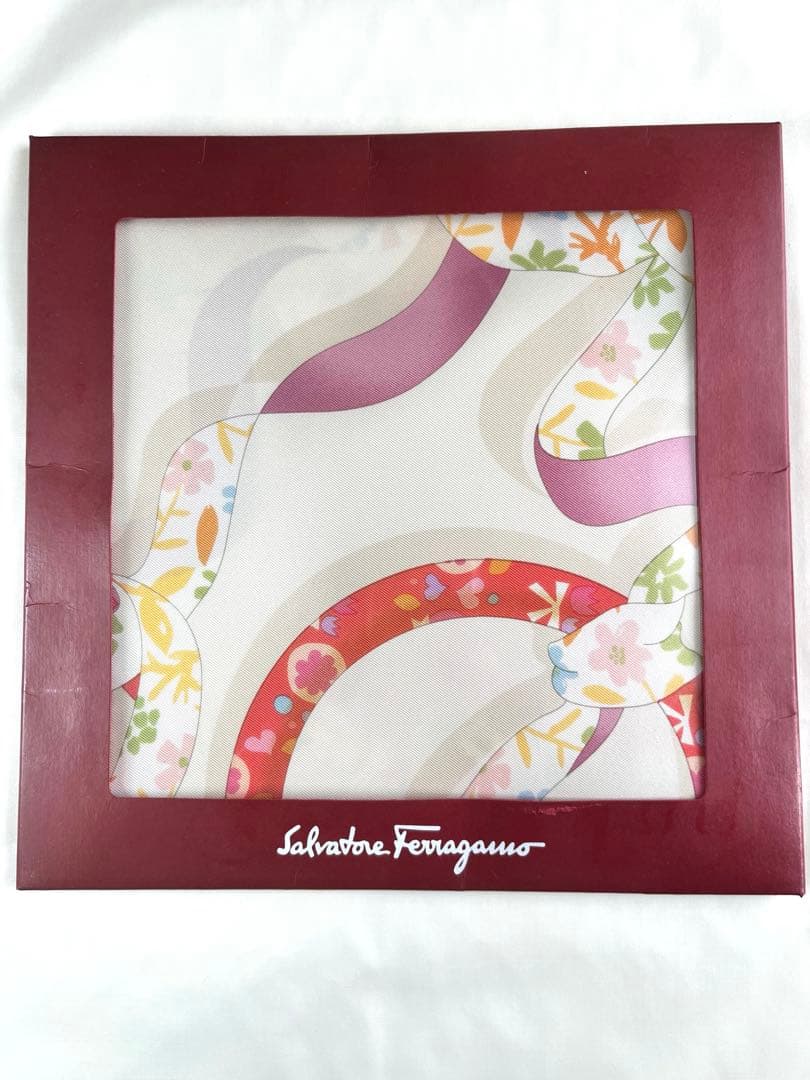極美品✨Ferragamo フェラガモ　大判　スカーフ ガンチーニ柄