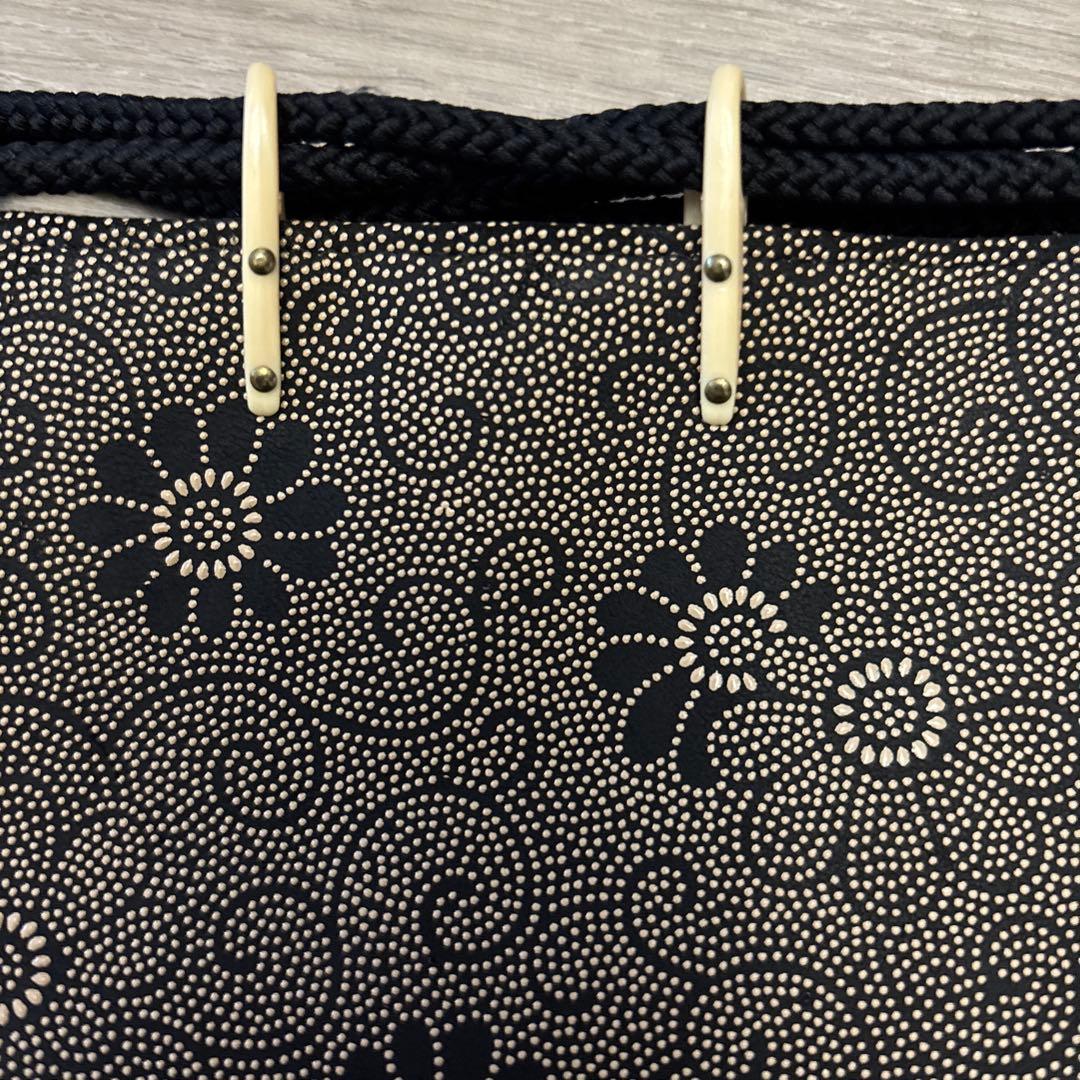 甲州印傳 合切袋 黒地白漆 菊 巾着袋 合才袋 合財袋 信玄袋 印伝 (印傳)