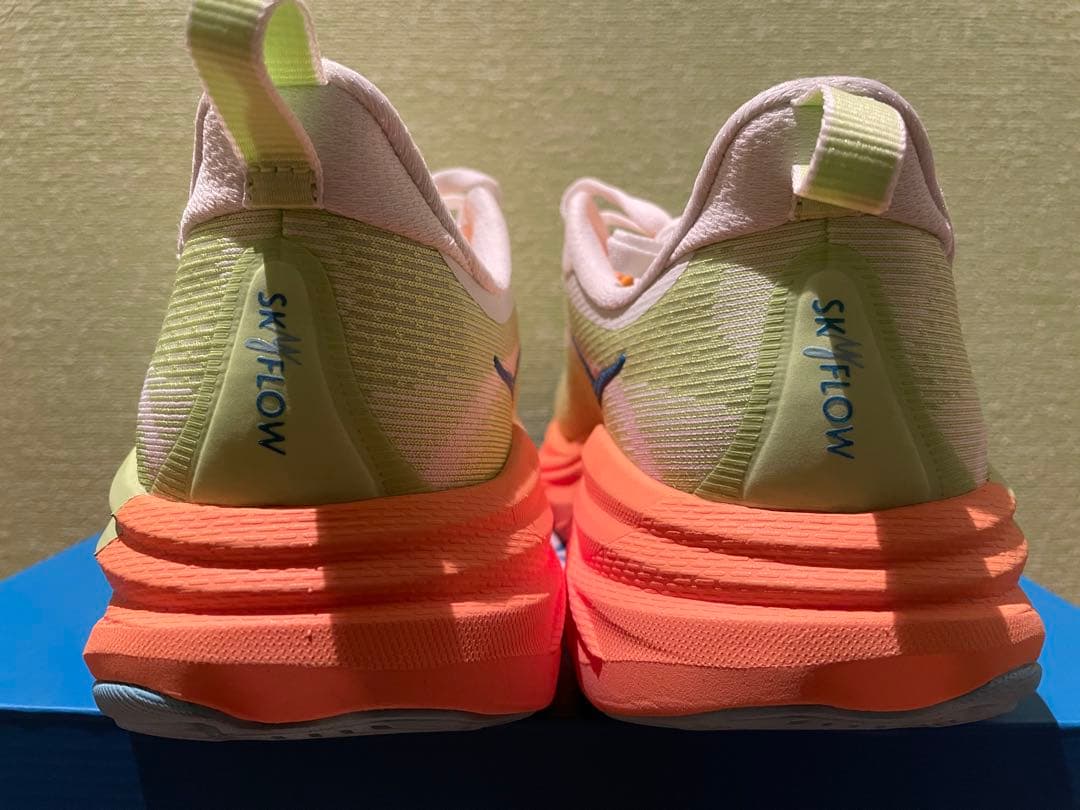 歩行3キロのみHOKA SKYFLOW スカイフロー　25.0㎝ ホカオネオネ