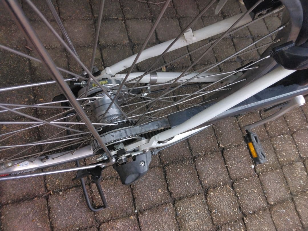 BRIDGESTONE アルベルトe 26インチ