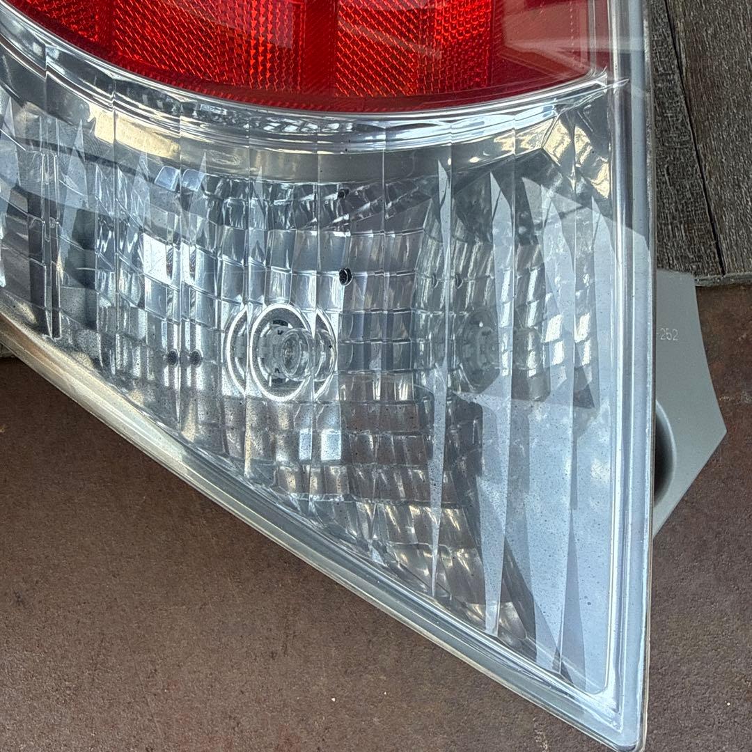 NHP10 アクア　テールライト左