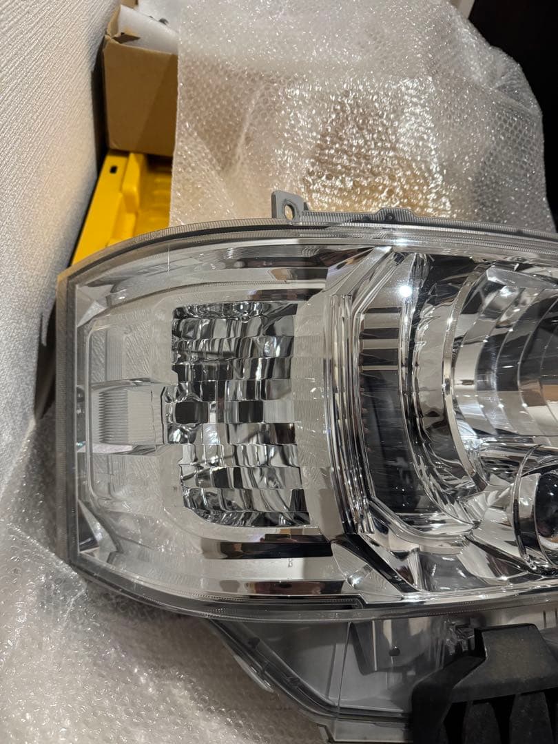 4型ハイエース　ヘッドライト　左右