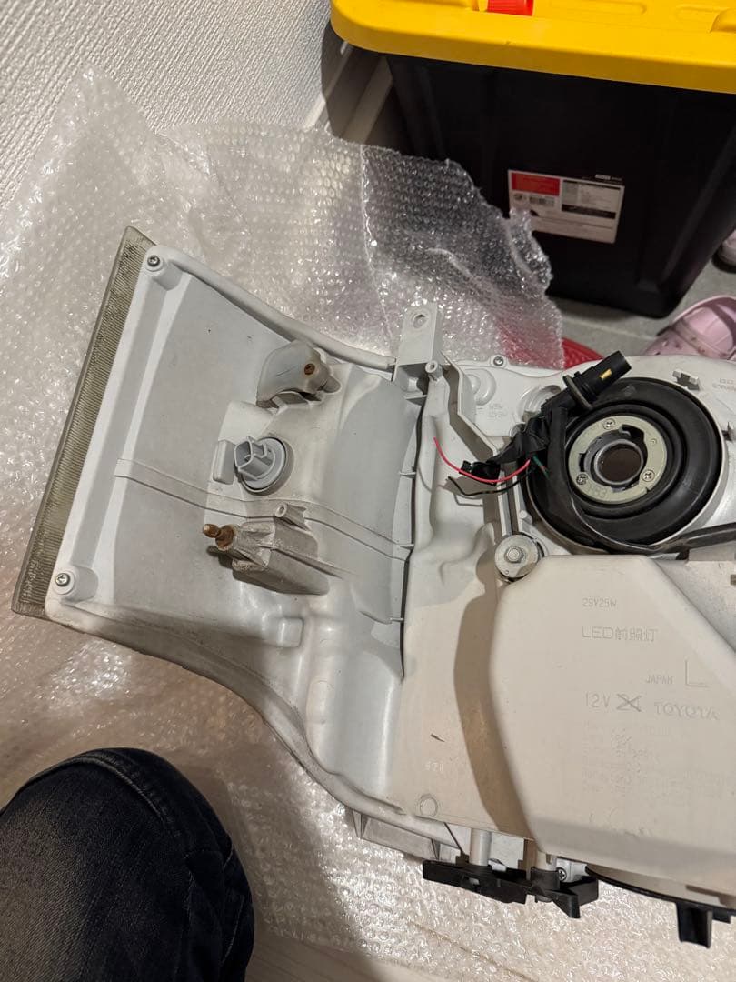 4型ハイエース　ヘッドライト　左右