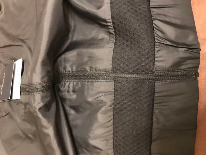 asics トレーニング ウインド ジャケット新品Mサイズお値下げ