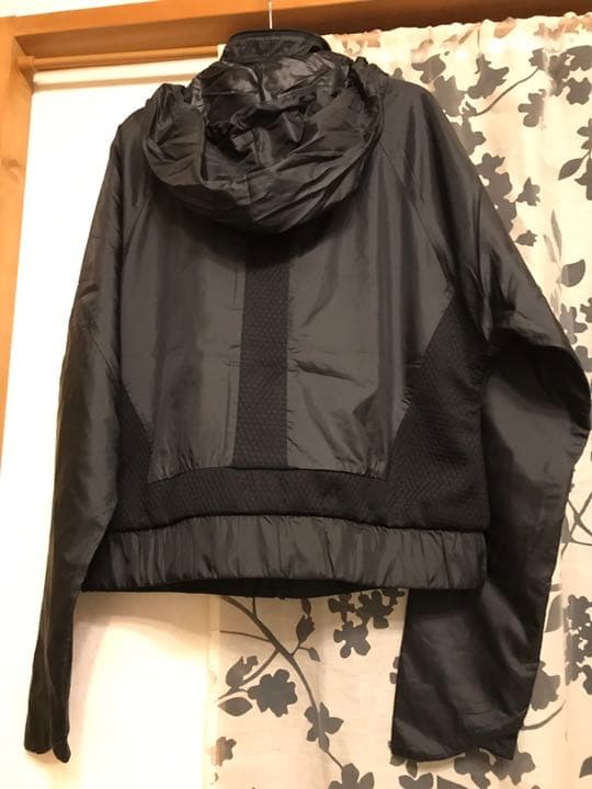 asics トレーニング ウインド ジャケット新品Mサイズお値下げ