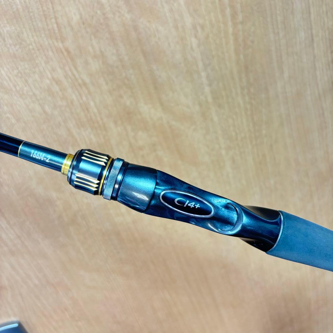 バスワンXT+ BASS ONE XT+ ベイトロッド 166M-2