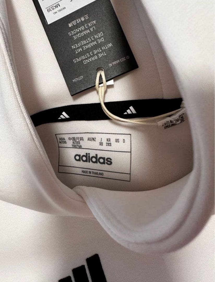ダンボールニット　セットアップ　ホワイト　アディダス　新品タグ付き　秋冬
